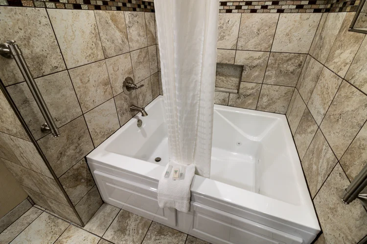 Norma Dan Motel King Room with Fireplace and/or Jacuzzi bathtub/shower combo