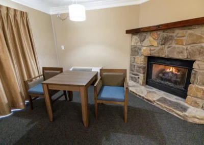 Norma Dan Motel room fireplace with table and chairs