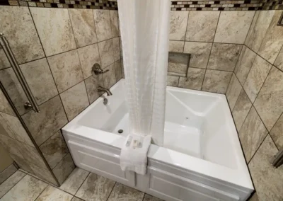 Norma Dan Motel shower and tub combo