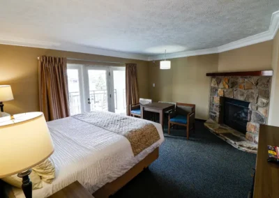 Norma Dan Motel king room with fireplace