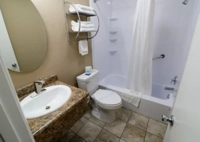 Norma Dan Motel bathroom