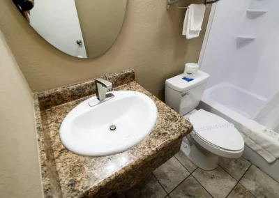 Norma Dan Motel bathroom