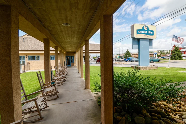 Norma Dan Motel Sitting Area with Rocking Chairs