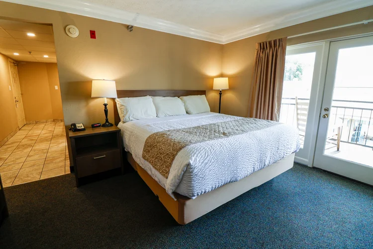 Norma Dan Motel Single King Bed Room