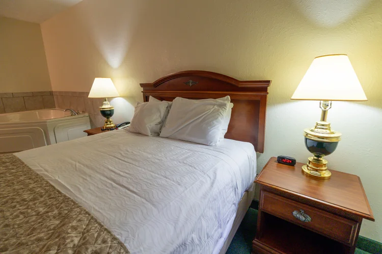 queen-fireplace-jacuzzi-gallery-10 Norma Dan Motel Queen Room with Fireplace and Jacuzzi