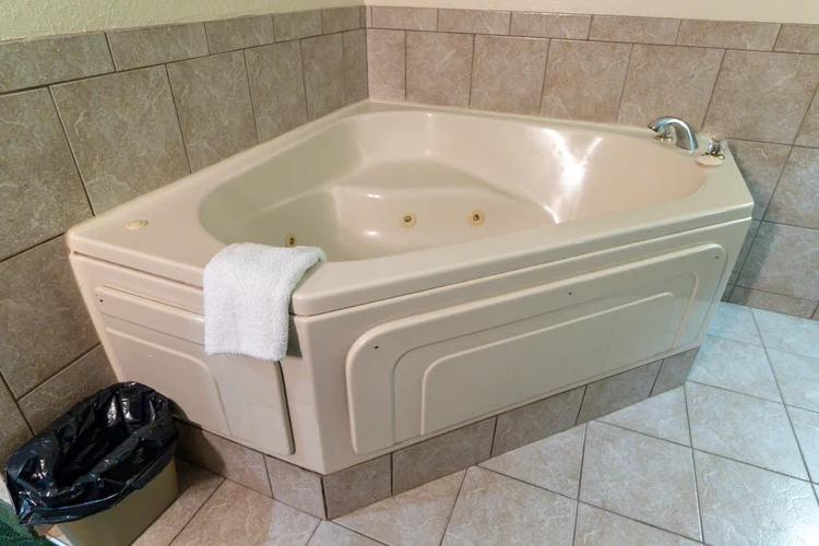 queen-fireplace-jacuzzi-gallery-12 Norma Dan Motel Queen Room with Fireplace and Jacuzzi close up of jacuzzi tub
