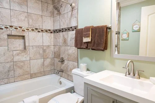 Norma Dan Riverside Cottage bathroom sink, toilet, and tub/shower combo