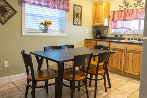 Norma Dan Riverside Cottage dining room table
