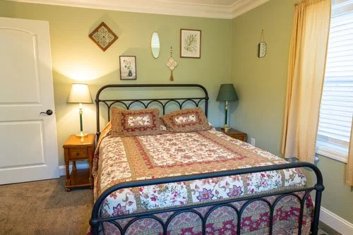 Norma Dan Riverside Cottage bedroom 1