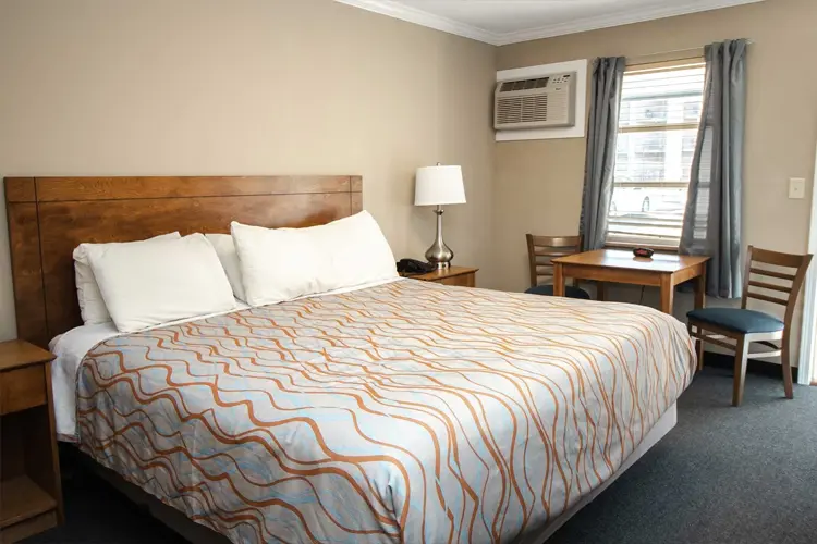 Norma Dan Motel Single King Bed Room