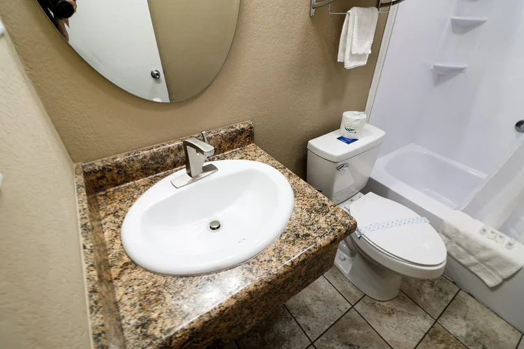 Norma Dan Motel Queen Room with Jacuzzi and Fireplace